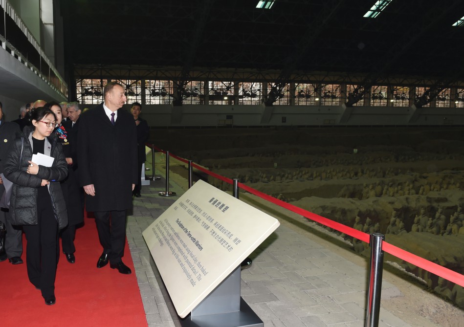 Prezident İlham Əliyev Çinin Sian şəhərindəki Terrakota Ordusu Muzeyi ilə tanış olub (FOTO)