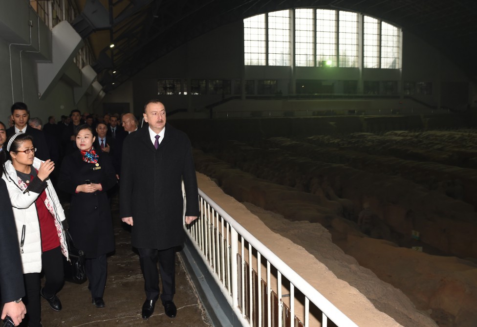 Prezident İlham Əliyev Çinin Sian şəhərindəki Terrakota Ordusu Muzeyi ilə tanış olub (FOTO)