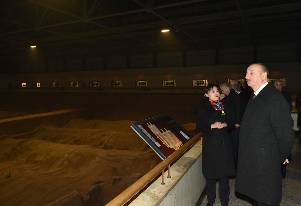 Prezident İlham Əliyev Çinin Sian şəhərindəki Terrakota Ordusu Muzeyi ilə tanış olub (FOTO)