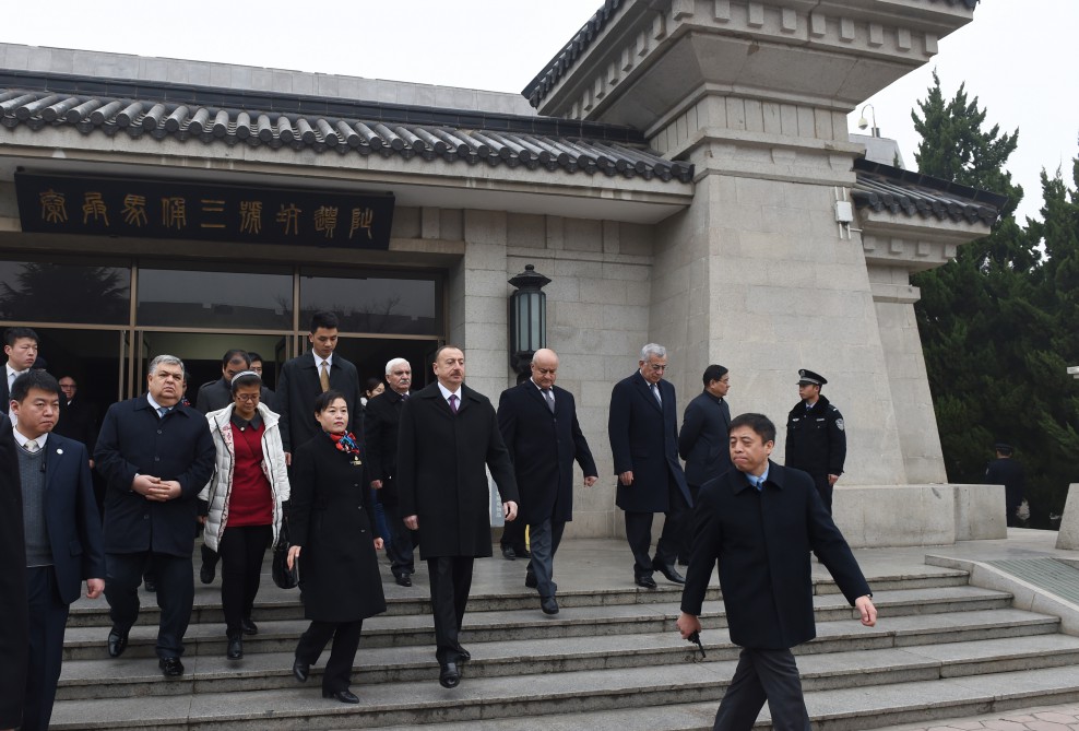 Prezident İlham Əliyev Çinin Sian şəhərindəki Terrakota Ordusu Muzeyi ilə tanış olub (FOTO)