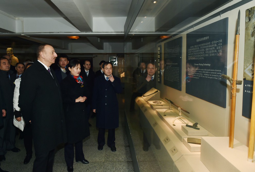 Prezident İlham Əliyev Çinin Sian şəhərindəki Terrakota Ordusu Muzeyi ilə tanış olub (FOTO)