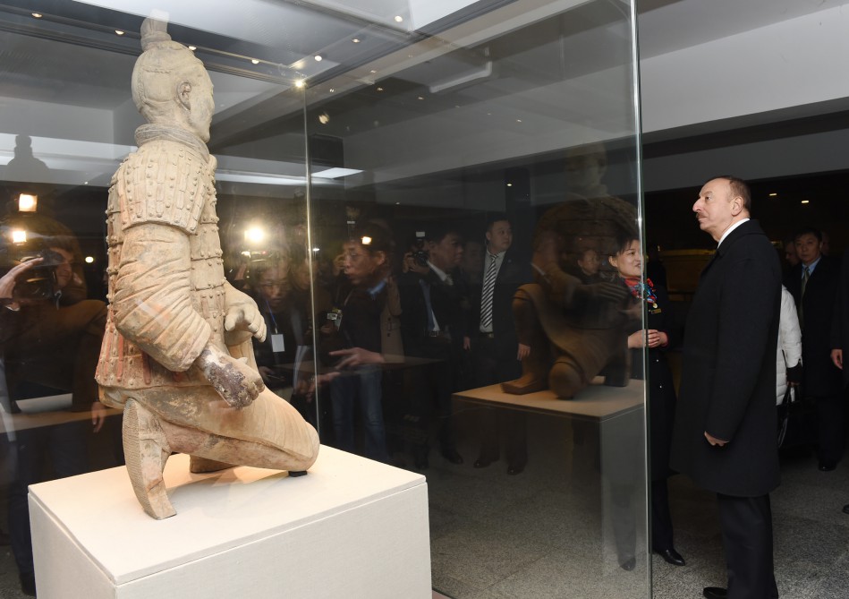 Prezident İlham Əliyev Çinin Sian şəhərindəki Terrakota Ordusu Muzeyi ilə tanış olub (FOTO)