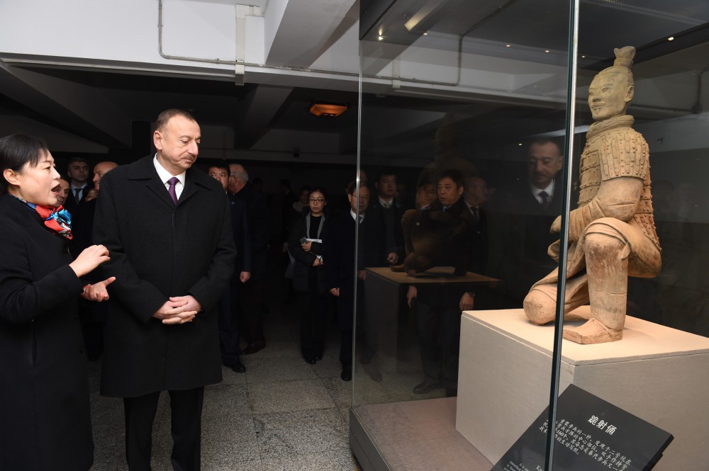 Prezident İlham Əliyev Çinin Sian şəhərindəki Terrakota Ordusu Muzeyi ilə tanış olub (FOTO)