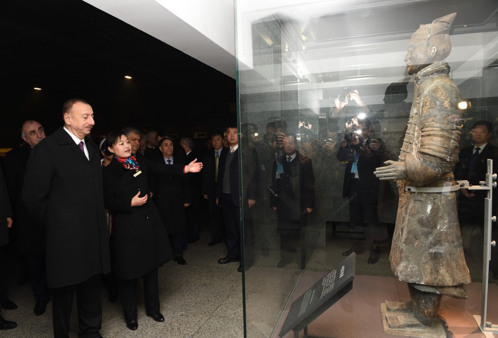 Prezident İlham Əliyev Çinin Sian şəhərindəki Terrakota Ordusu Muzeyi ilə tanış olub (FOTO)