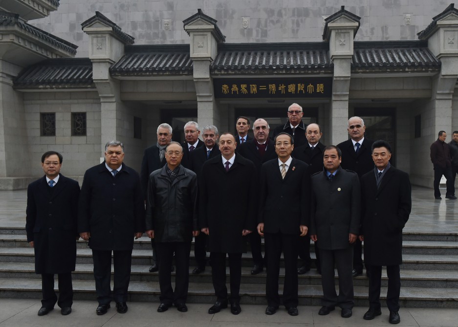 Prezident İlham Əliyev Çinin Sian şəhərindəki Terrakota Ordusu Muzeyi ilə tanış olub (FOTO)