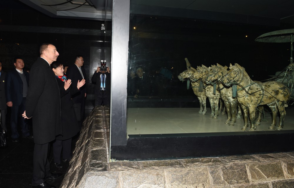 Prezident İlham Əliyev Çinin Sian şəhərindəki Terrakota Ordusu Muzeyi ilə tanış olub (FOTO)