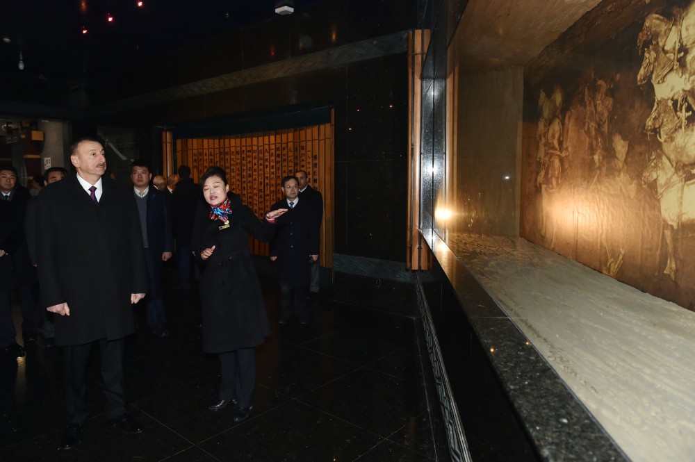 Prezident İlham Əliyev Çinin Sian şəhərindəki Terrakota Ordusu Muzeyi ilə tanış olub (FOTO)