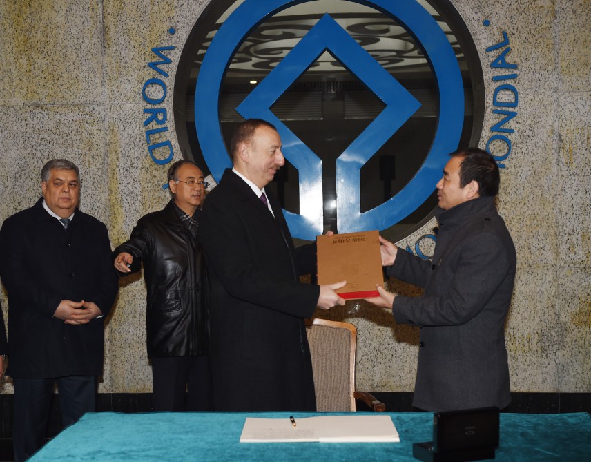 Prezident İlham Əliyev Çinin Sian şəhərindəki Terrakota Ordusu Muzeyi ilə tanış olub (FOTO)