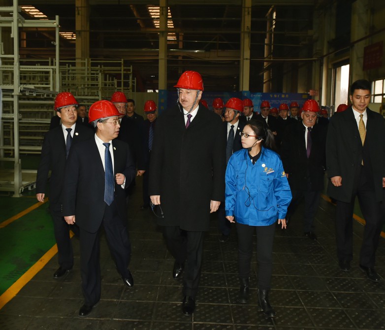 Prezident İlham Əliyev Çinin Sian şəhərində avtomobil zavodu ilə tanış olub (FOTO)