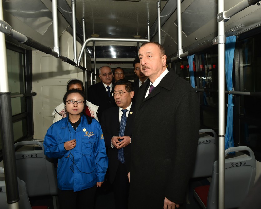 Prezident İlham Əliyev Çinin Sian şəhərində avtomobil zavodu ilə tanış olub (FOTO)
