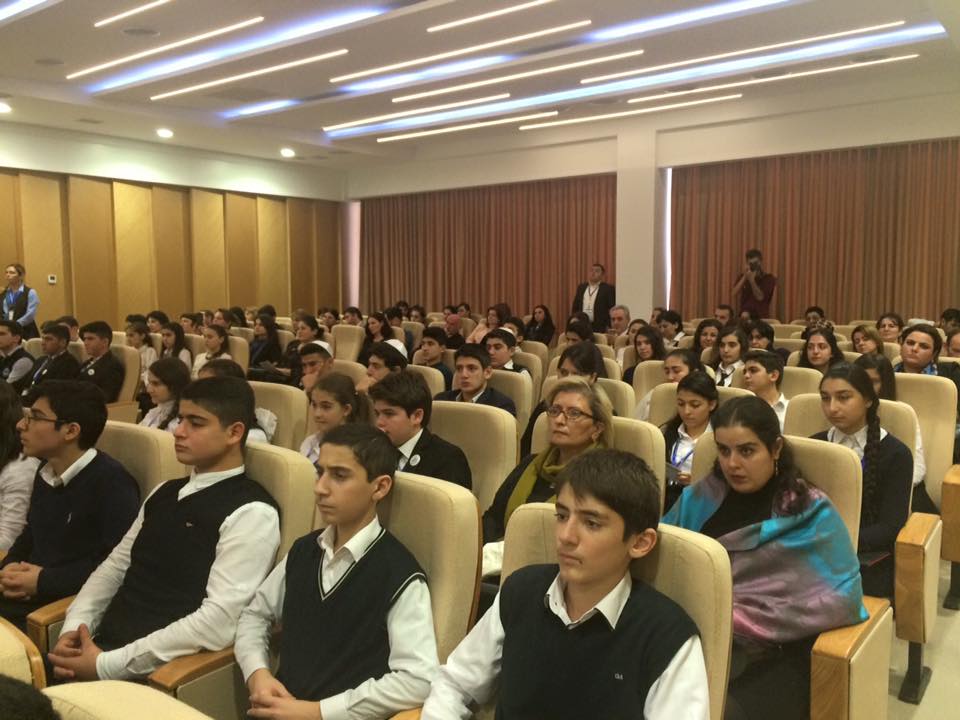 Bakıda Beynəlxalq Şagird Konfransı keçirilir (FOTO)