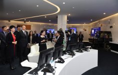 Prezident İlham Əliyev “Huawei” şirkətinin Pekindəki Sərgi Mərkəzində olub (FOTO)