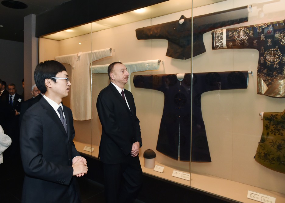 Prezident İlham Əliyev Pekində Paytaxt Muzeyi ilə tanış olub (FOTO)