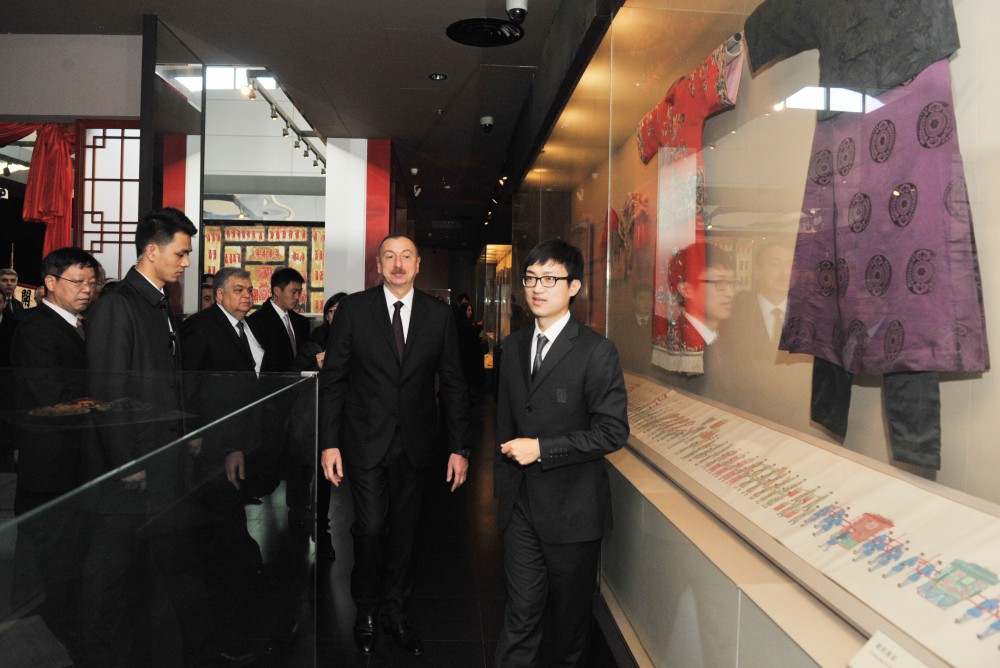 Prezident İlham Əliyev Pekində Paytaxt Muzeyi ilə tanış olub (FOTO)