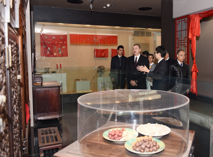 Prezident İlham Əliyev Pekində Paytaxt Muzeyi ilə tanış olub (FOTO)