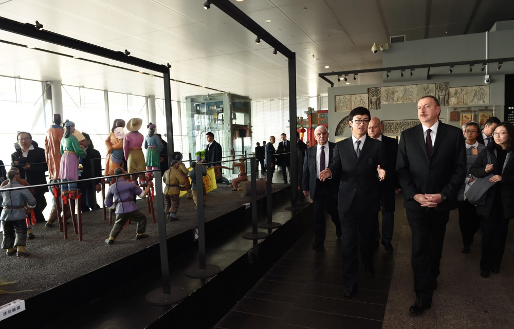 Prezident İlham Əliyev Pekində Paytaxt Muzeyi ilə tanış olub (FOTO)