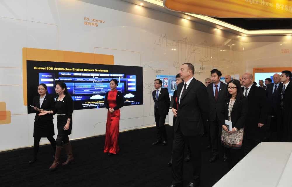 Prezident İlham Əliyev “Huawei” şirkətinin Pekindəki Sərgi Mərkəzində olub (FOTO)