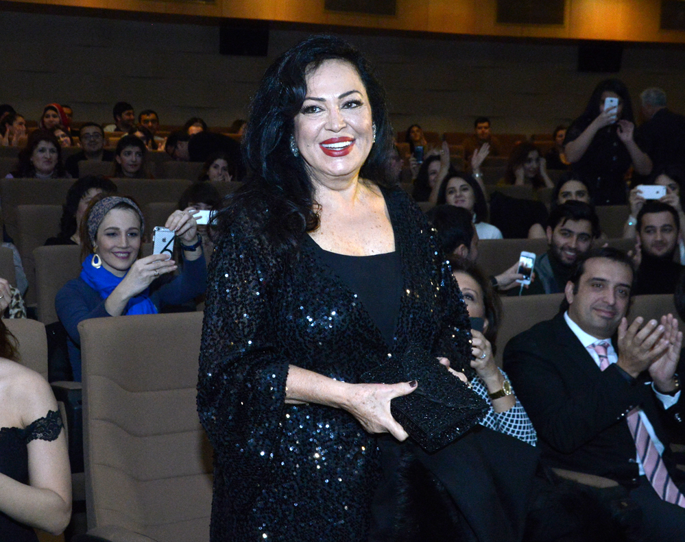 Türkan Şoray və qızı Bakıda film təqdim etdilər (FOTO)