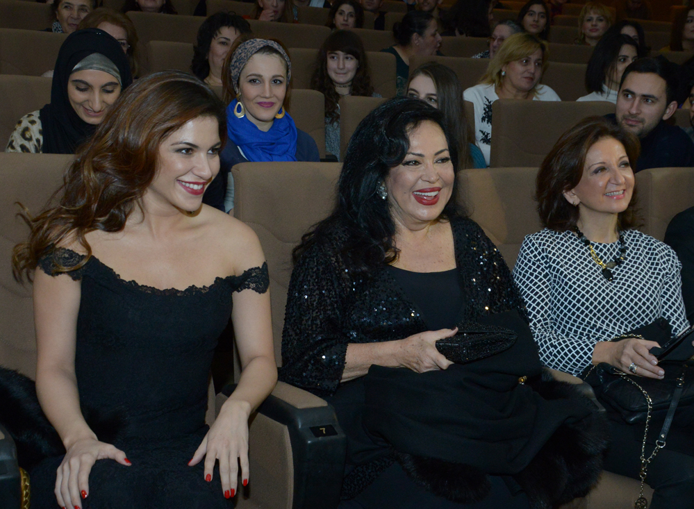 Türkan Şoray və qızı Bakıda film təqdim etdilər (FOTO)