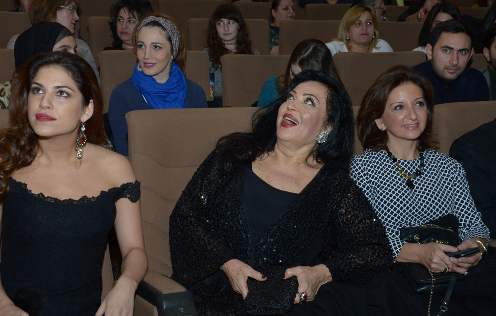 Türkan Şoray və qızı Bakıda film təqdim etdilər (FOTO)
