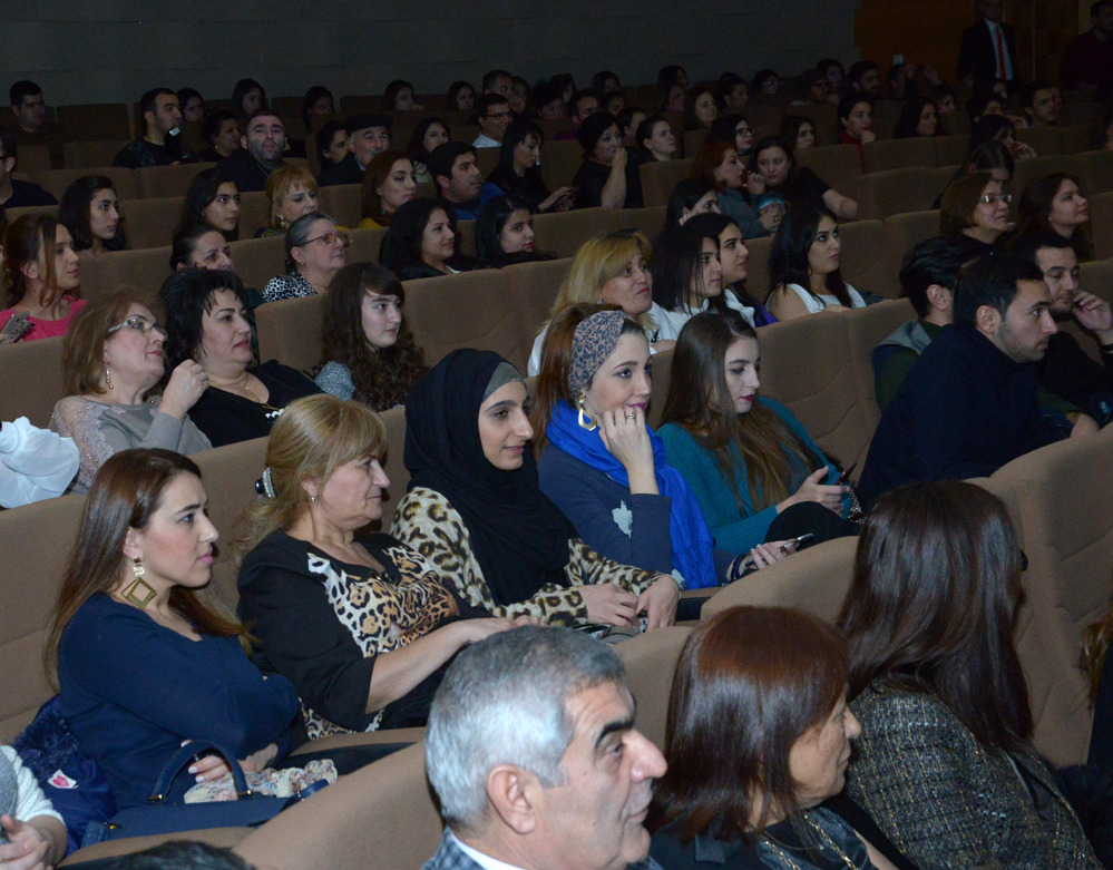 Türkan Şoray və qızı Bakıda film təqdim etdilər (FOTO)