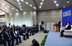 Prezident İlham Əliyev: Neftin qiymətinin aşağı düşməsinə baxmayaraq, ölkəmizdə iqtisadiyyat inkişaf edir (FOTO)