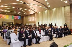 Prezident İlham Əliyev: Neftin qiymətinin aşağı düşməsinə baxmayaraq, ölkəmizdə iqtisadiyyat inkişaf edir (FOTO)