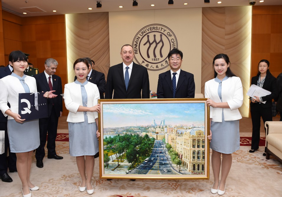 Prezident İlham Əliyev: Neftin qiymətinin aşağı düşməsinə baxmayaraq, ölkəmizdə iqtisadiyyat inkişaf edir (FOTO)