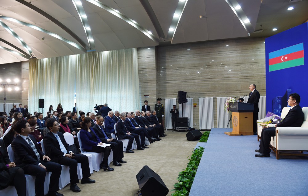 Prezident İlham Əliyev: Neftin qiymətinin aşağı düşməsinə baxmayaraq, ölkəmizdə iqtisadiyyat inkişaf edir (FOTO)