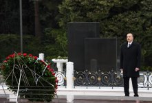 Prezident İlham Əliyev ümummilli lider Heydər Əliyevin məzarını ziyarət edib (ƏLAVƏ OLUNUB) (FOTO)