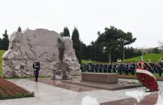 Prezident İlham Əliyev ümummilli lider Heydər Əliyevin məzarını ziyarət edib (ƏLAVƏ OLUNUB) (FOTO)