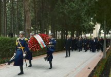Prezident İlham Əliyev ümummilli lider Heydər Əliyevin məzarını ziyarət edib (ƏLAVƏ OLUNUB) (FOTO)