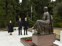 Prezident İlham Əliyev ümummilli lider Heydər Əliyevin məzarını ziyarət edib (ƏLAVƏ OLUNUB) (FOTO)