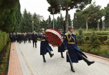 Prezident İlham Əliyev ümummilli lider Heydər Əliyevin məzarını ziyarət edib (ƏLAVƏ OLUNUB) (FOTO)