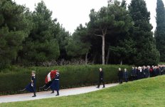 Prezident İlham Əliyev ümummilli lider Heydər Əliyevin məzarını ziyarət edib (ƏLAVƏ OLUNUB) (FOTO)