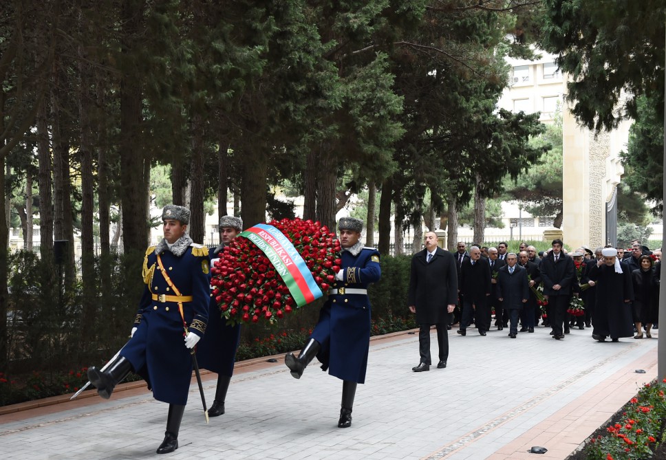 Prezident İlham Əliyev ümummilli lider Heydər Əliyevin məzarını ziyarət edib (ƏLAVƏ OLUNUB) (FOTO)