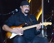 Stiven Siqal: "Azərbaycan musiqi alətlərində ifa etməyi çox istərdim" (MÜSAHİBƏ) (FOTO+VİDEO)