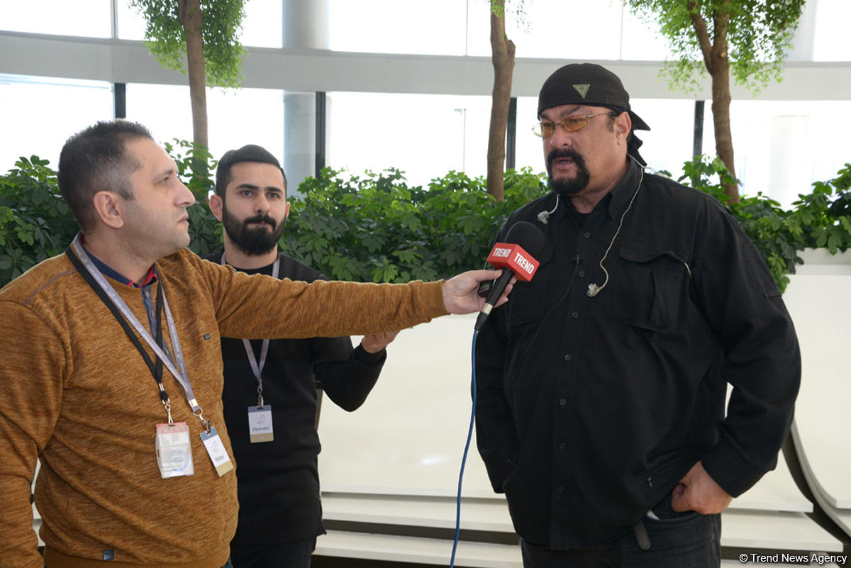 Stiven Siqal: "Azərbaycan musiqi alətlərində ifa etməyi çox istərdim" (MÜSAHİBƏ) (FOTO+VİDEO)
