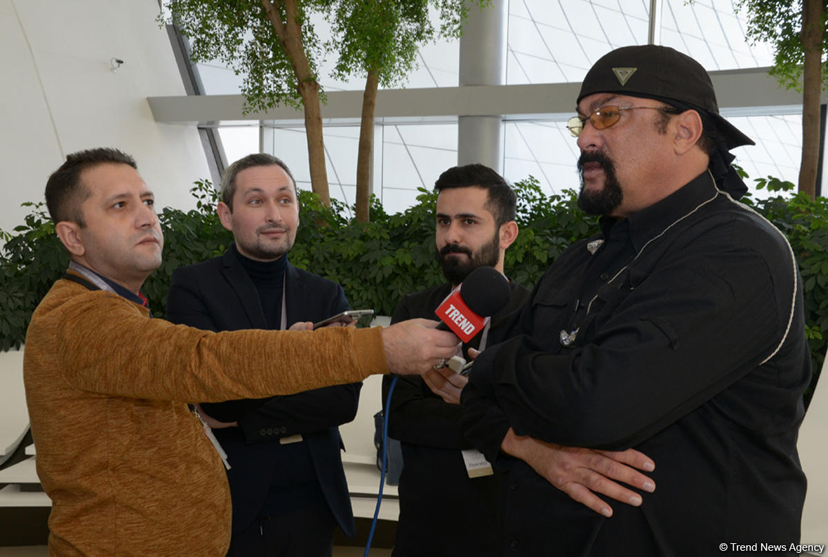 Stiven Siqal: "Azərbaycan musiqi alətlərində ifa etməyi çox istərdim" (MÜSAHİBƏ) (FOTO+VİDEO)