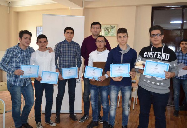 "Azərbaycan" İntellektual Oyunlar Klubu məktəbli çempionatının birinci dövrəsinə yekun vurdu (FOTO)