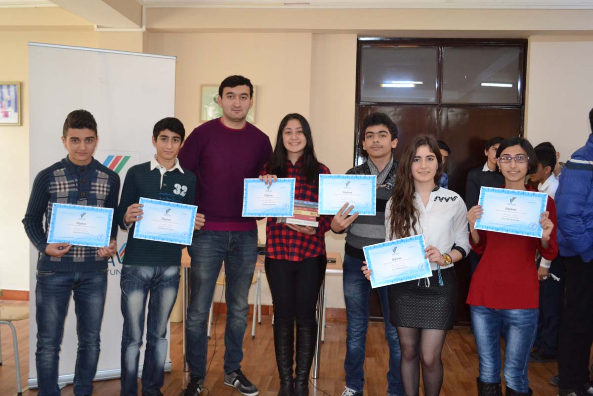 "Azərbaycan" İntellektual Oyunlar Klubu məktəbli çempionatının birinci dövrəsinə yekun vurdu (FOTO)