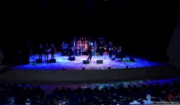 Heydər Əliyev Mərkəzində Stiven Siqalın konserti oldu (FOTO)