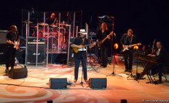 Heydər Əliyev Mərkəzində Stiven Siqalın konserti oldu (FOTO)