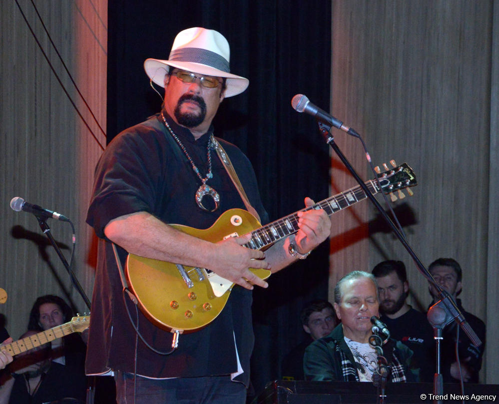 Heydər Əliyev Mərkəzində Stiven Siqalın konserti oldu (FOTO)