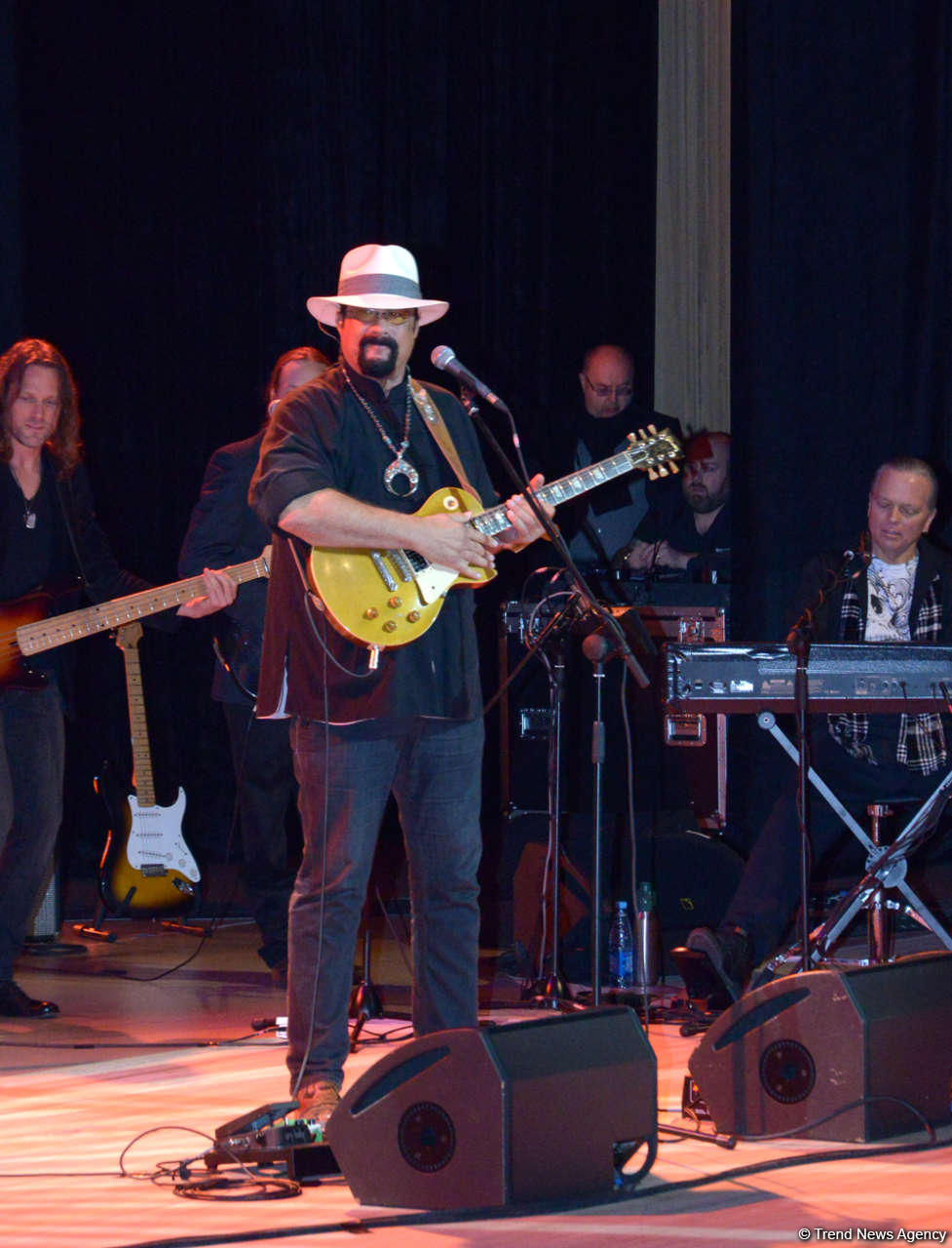Heydər Əliyev Mərkəzində Stiven Siqalın konserti oldu (FOTO)