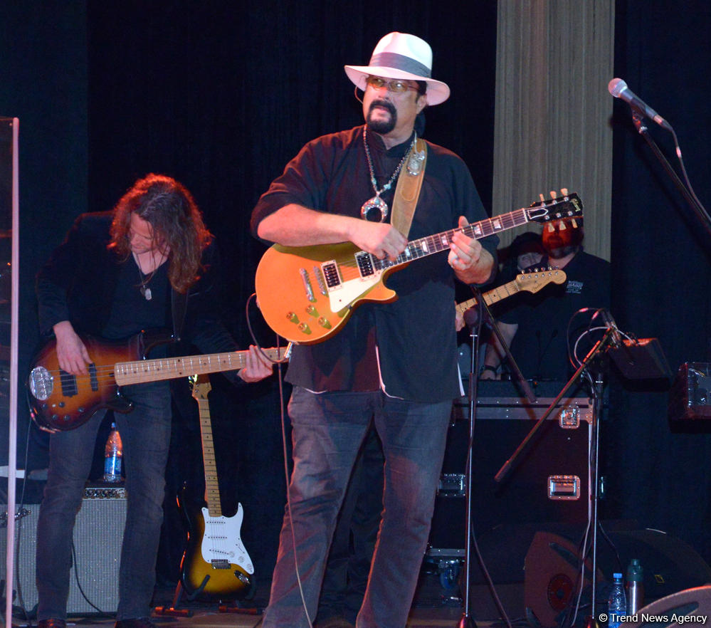 Heydər Əliyev Mərkəzində Stiven Siqalın konserti oldu (FOTO)