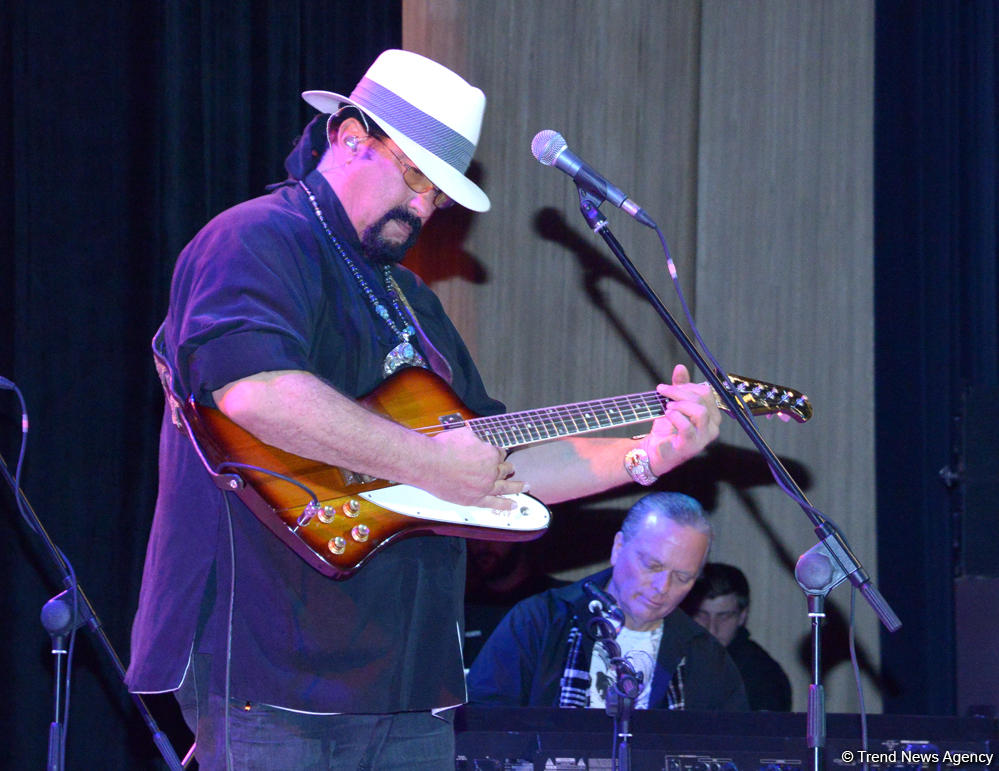 Heydər Əliyev Mərkəzində Stiven Siqalın konserti oldu (FOTO)