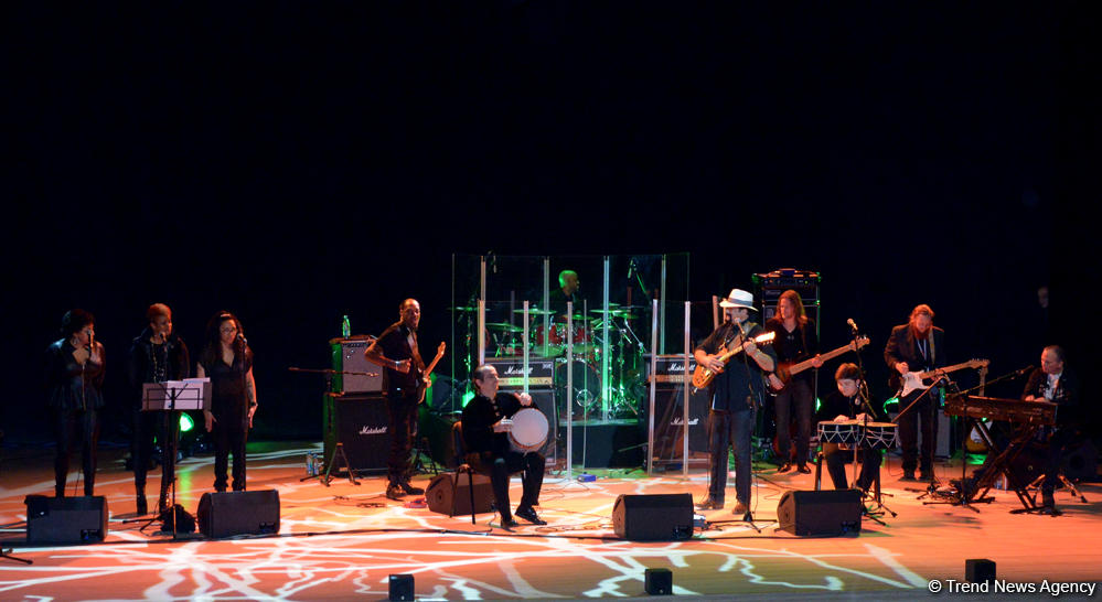Heydər Əliyev Mərkəzində Stiven Siqalın konserti oldu (FOTO)