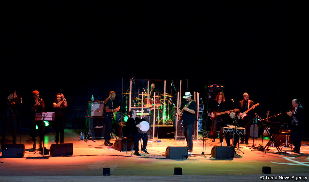 Heydər Əliyev Mərkəzində Stiven Siqalın konserti oldu (FOTO)