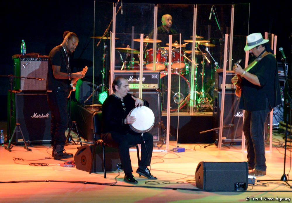 Heydər Əliyev Mərkəzində Stiven Siqalın konserti oldu (FOTO)